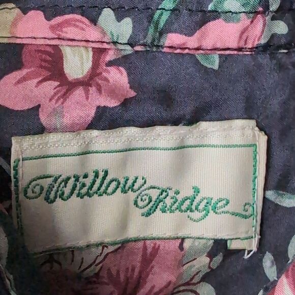 Willow Ridge 💯 silk Oversized Floral Wild Rose Flowy Button Down Shirt Size S - Picture 3 of 9